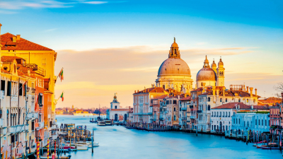 Venice Unveiled: Navigating on a Budget with 86p Wine Glasses and Dodging Doorway Waiters
